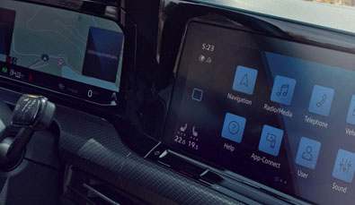 Digitalna armaturna plošča Innovision Cockpit 
